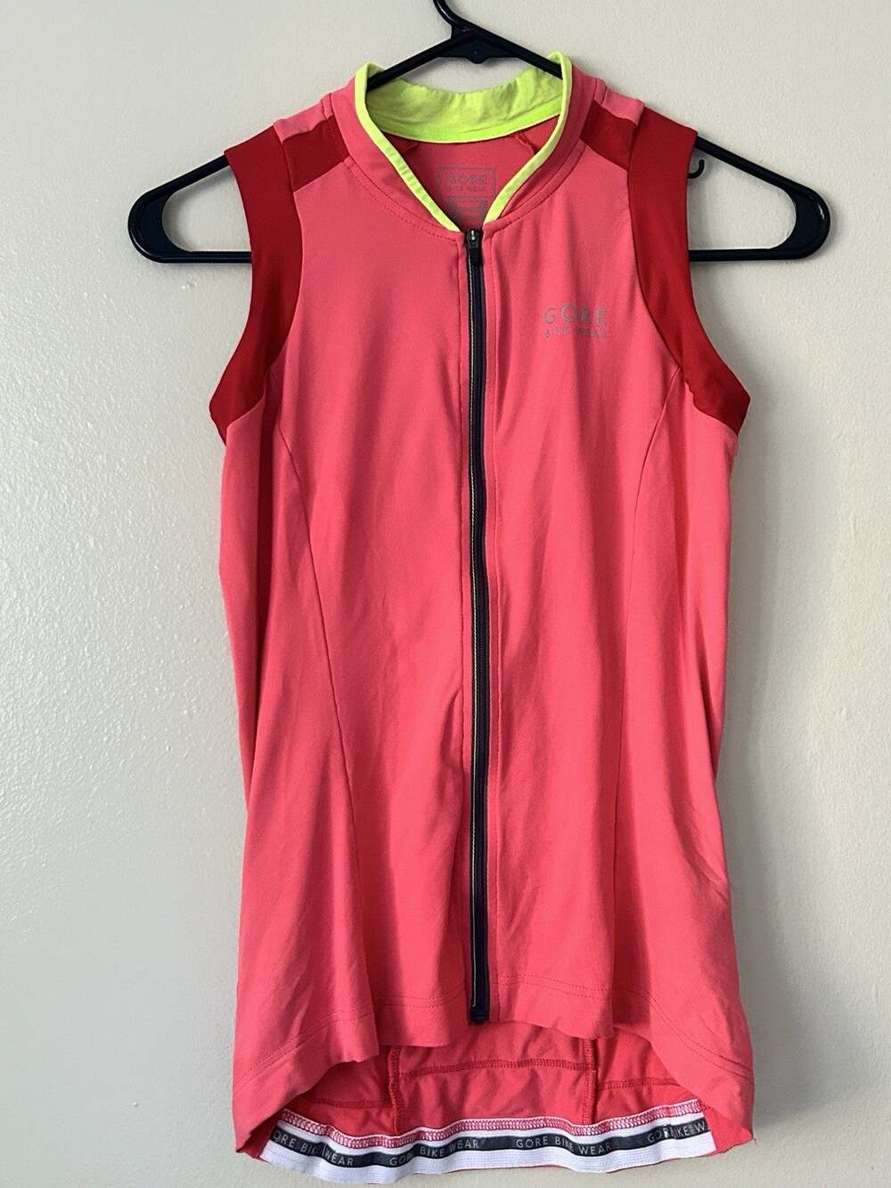 Gore Bike Wear Womens Sleeveless Cycling Jersey Pink Neon Accent Size XS / EU 34